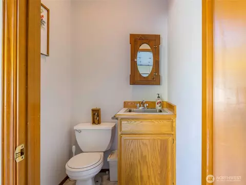 Bath - 81 Seamount Dr, Brinnon, WA 98320 photo 5 of 5