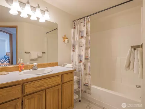 Bath - 81 Seamount Dr, Brinnon, WA 98320 photo 1 of 5