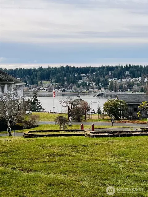 453 E Victor Rd, Belfair, WA 98528