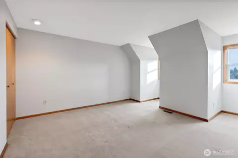 Bedroom - 2881 Initial Ave, Enumclaw, WA 98022 photo 2 of 3
