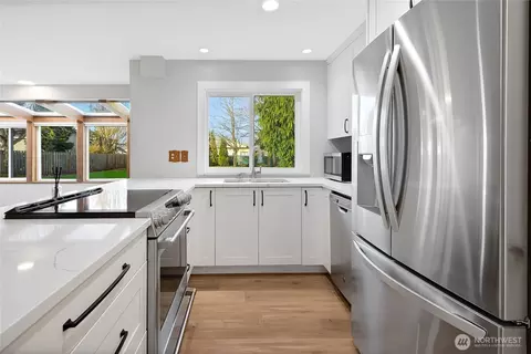 Kitchen - 2881 Initial Ave, Enumclaw, WA 98022 photo 2 of 3