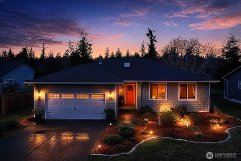 4900 Spinnaker Dr, Freeland, WA 98249