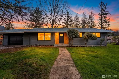 222 2nd St, Gold Bar, WA 98251
