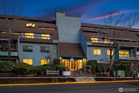 3030 80th Ave SE #306, Mercer Island, WA 98040