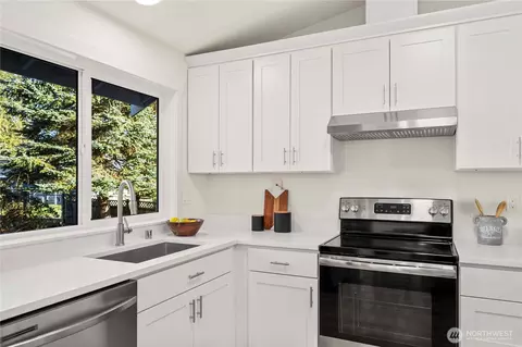 Kitchen - 719 213 St SE, Bothell, WA 98021 photo 3 of 3
