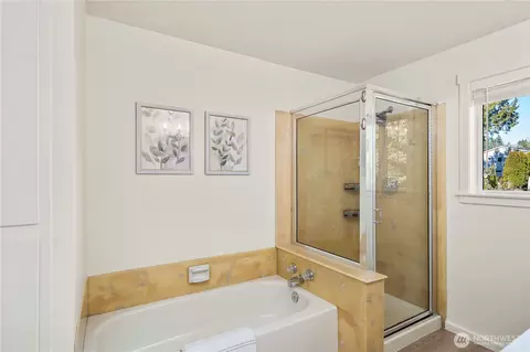 Bath - 719 213 St SE, Bothell, WA 98021 photo 2 of 3