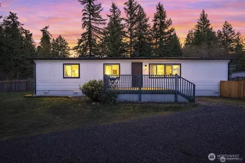 16503 Village Dr SE, Rainier, WA 98576