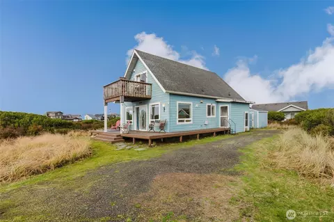 1272 Cutlass Ct, Ocean Shores, WA 98569