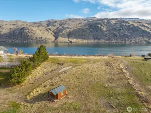 150 Starr Rd, Pateros, WA 98846