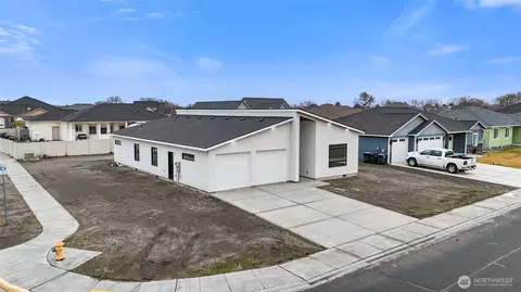 501 S Sand Dune Rd, Moses Lake, WA 98837