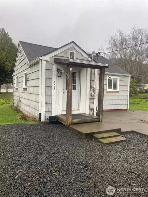 903 Howard St, Raymond, WA 98577