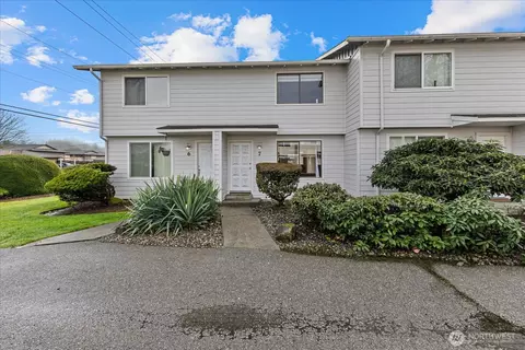 1016 9th St SE #7, Puyallup, WA 98372