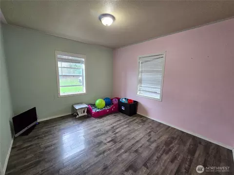 Bedroom - 276261 Highway 101, Sequim, WA 98382 photo 3 of 4