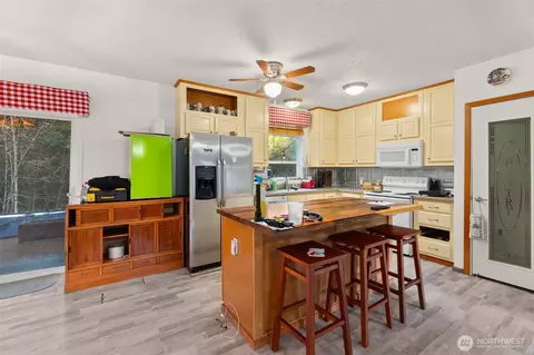 Kitchen - 280 Bear View Dr, Chehalis, WA 98532 photo 1 of 4