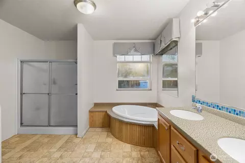 Bath - 280 Bear View Dr, Chehalis, WA 98532 photo 2 of 2