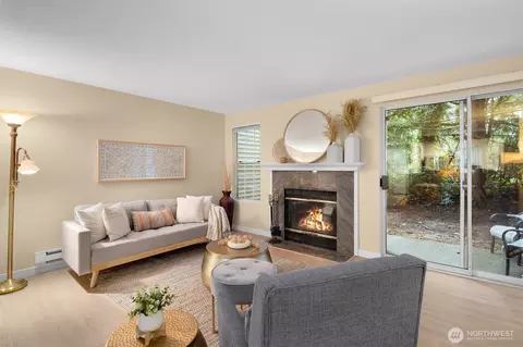 Living - 15600 116th Ave NE #K3, Bothell, WA 98011 photo 2 of 3