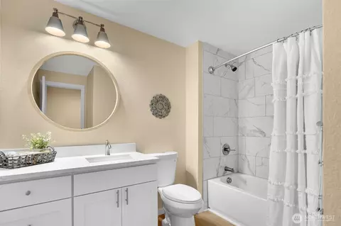 Bath - 15600 116th Ave NE #K3, Bothell, WA 98011 photo 2 of 2