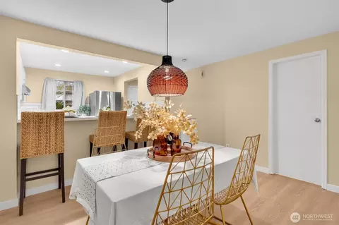 Dining - 15600 116th Ave NE #K3, Bothell, WA 98011 photo 2 of 6