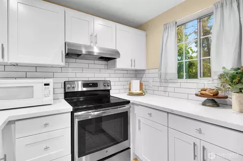 Kitchen - 15600 116th Ave NE #K3, Bothell, WA 98011 photo 1 of 7