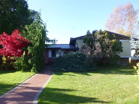 609 N 15th St, Mount Vernon, WA 98273