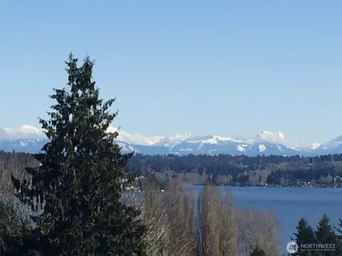 4411 NE 90th St, Seattle, WA 98115