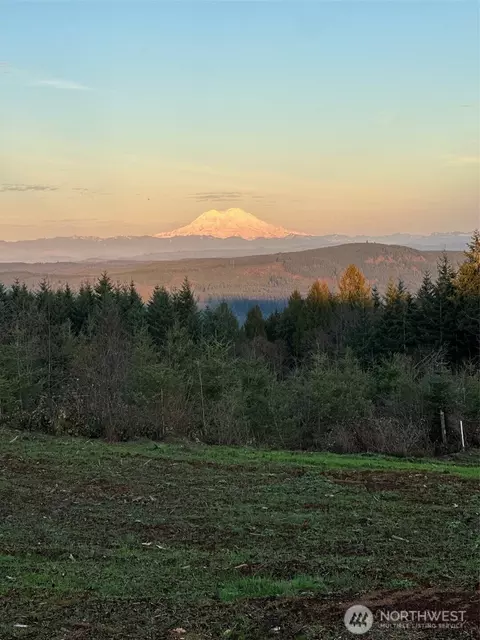 212 Suncrest Dr, Castle Rock, WA 98611