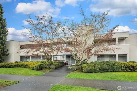 4457 44th Ave SW #102, Seattle, WA 98116