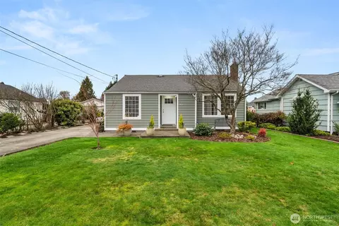 913 5th Ave SW, Puyallup, WA 98371