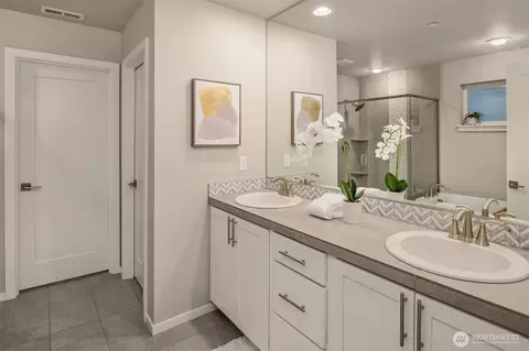 Bath - 18627 Meridian Pl W, Bothell, WA 98012 photo 2 of 4