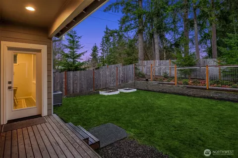 Exterior - 18627 Meridian Pl W, Bothell, WA 98012 photo 3 of 4