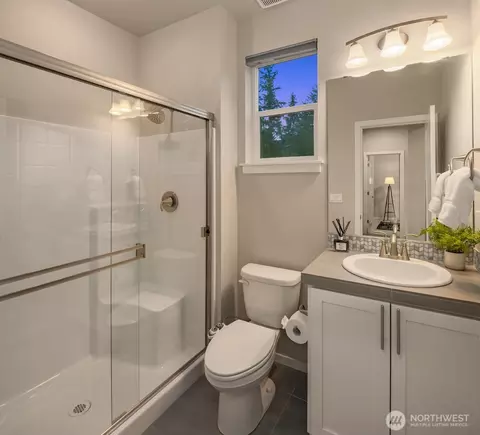 Bath - 18627 Meridian Pl W, Bothell, WA 98012 photo 1 of 4