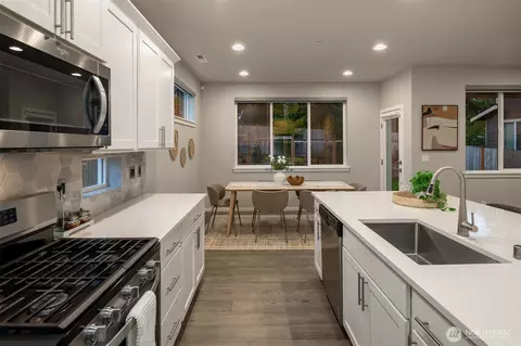 Kitchen - 18627 Meridian Pl W, Bothell, WA 98012 photo 4 of 5