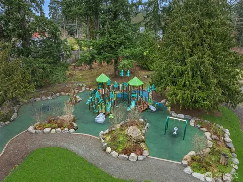 View/Area - 18627 Meridian Pl W, Bothell, WA 98012 photo 5 of 6