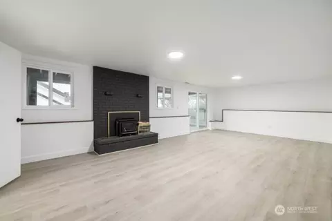 Living - 11586 Scott Rd, Bow, WA 98232 photo 4 of 6