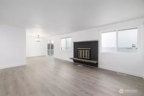 Living - 11586 Scott Rd, Bow, WA 98232 photo 6 of 6