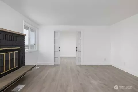 Living - 11586 Scott Rd, Bow, WA 98232 photo 5 of 6