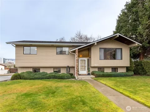 1317 Wedgewood Ave, Wenatchee, WA 98801