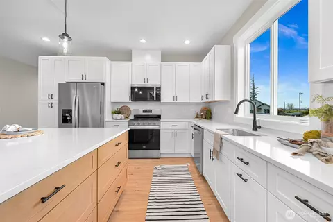 Kitchen - 1012 Night Hawk Way, Everson, WA 98247 photo 1 of 1