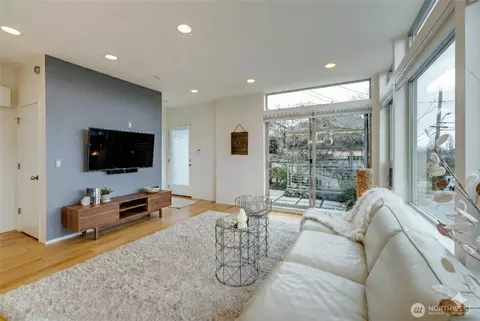 Living - 781 26th Ave E, Seattle, WA 98112 photo 1 of 1