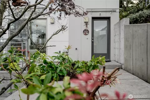 Exterior - 781 26th Ave E, Seattle, WA 98112 photo 2 of 11