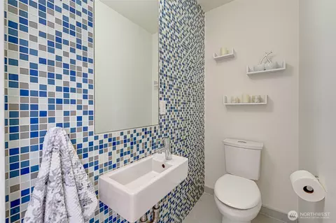 Bath - 781 26th Ave E, Seattle, WA 98112 photo 1 of 5