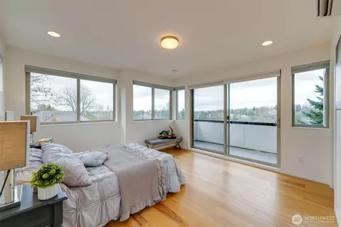 Bedroom - 781 26th Ave E, Seattle, WA 98112 photo 4 of 5