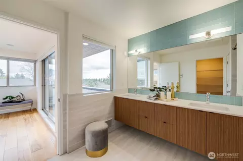 Bath - 781 26th Ave E, Seattle, WA 98112 photo 3 of 5
