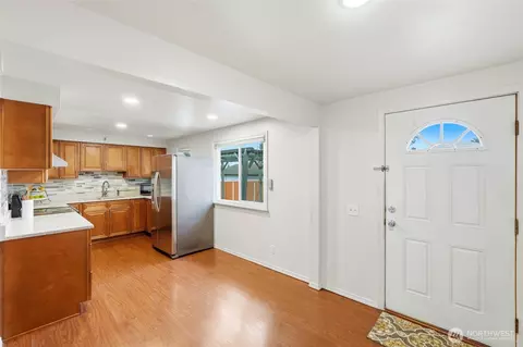 Entry Way - 7525 Beverly Ln, Everett, WA 98203 photo 1 of 1