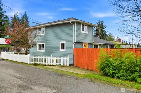 Exterior - 7525 Beverly Ln, Everett, WA 98203 photo 8 of 10