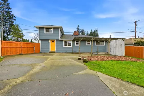 Exterior - 7525 Beverly Ln, Everett, WA 98203 photo 6 of 10