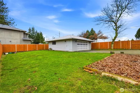 Exterior - 7525 Beverly Ln, Everett, WA 98203 photo 3 of 10
