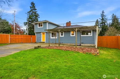 Exterior - 7525 Beverly Ln, Everett, WA 98203 photo 5 of 10