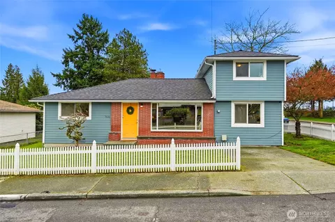 7525 Beverly Ln, Everett, WA 98203