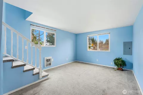 Living - 7525 Beverly Ln, Everett, WA 98203 photo 4 of 5